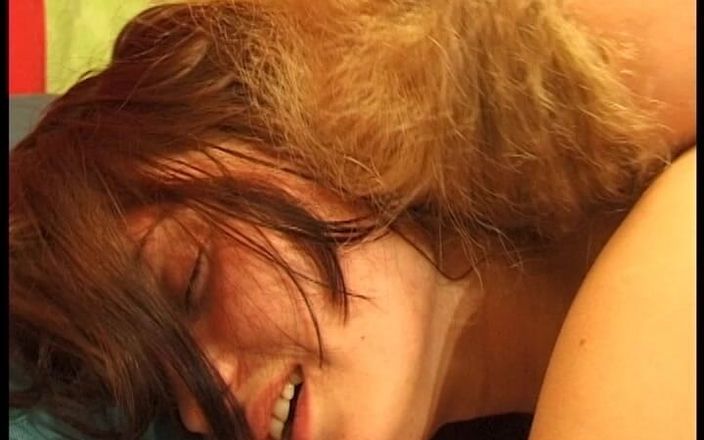 YOUR FIRST PORN: Viola ve Ilona arasında ateşli sevişme