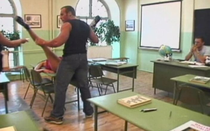 Monde Francais: Блондинка французька повія отримує анал у класі