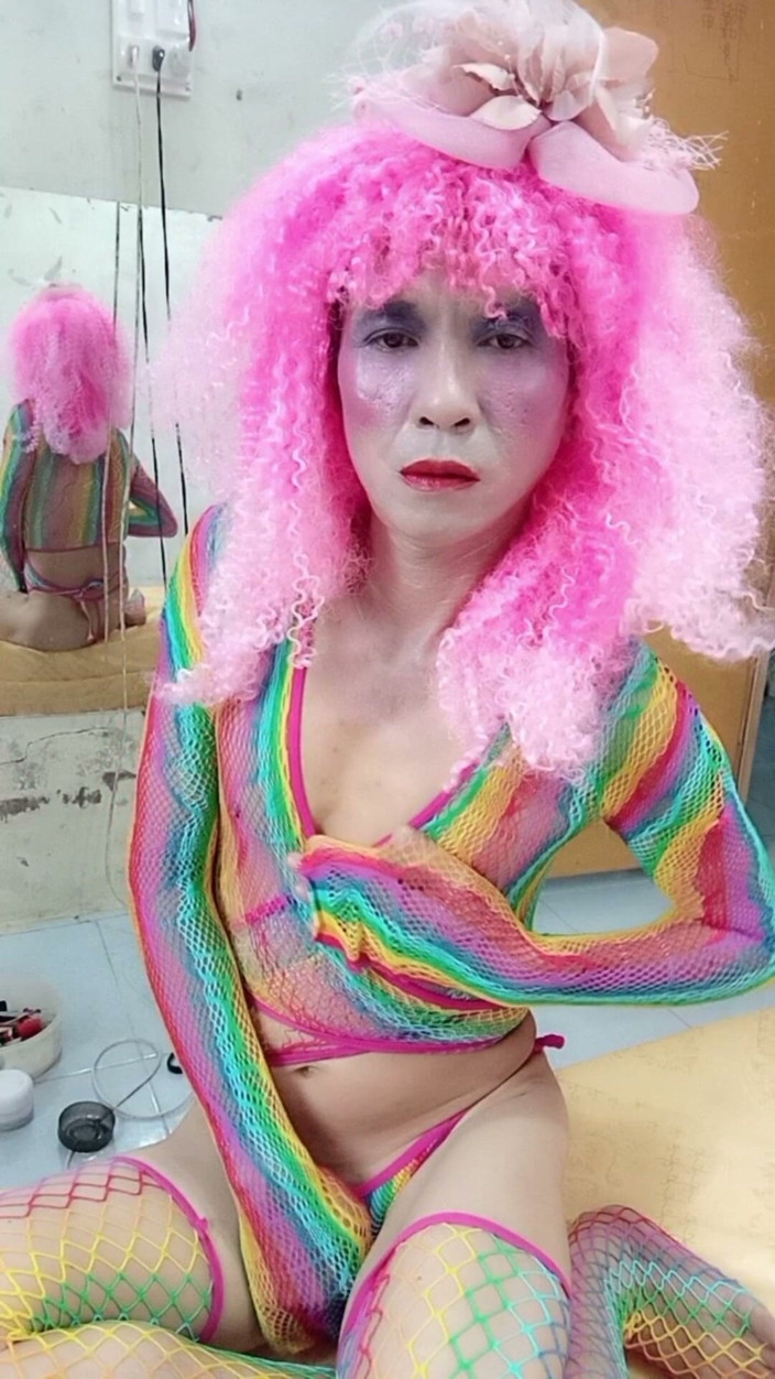 nguyen dang thien tri: สาวข้ามเพศ Le สวมเสื้อผ้าเซ็กซี่และเล่นถ้วยเย็ด