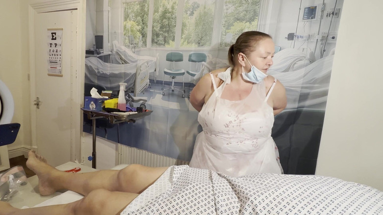 Aaexperiencesltd: Domina satana fa un gioco con l'ago con il maggiordomo...