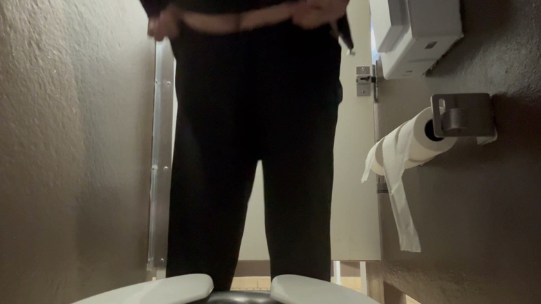 Missellie8: ฉี่ในห้องน้ํา