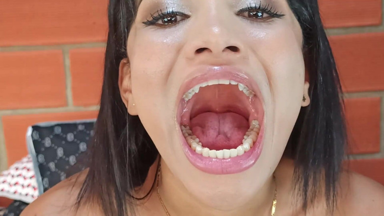 Xamy_97: Playing with my big mouth