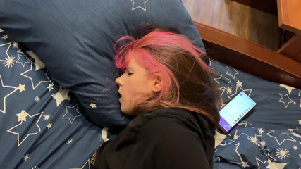 BubbleGum: Моя подруга пристрастилась к курению и ее любимому хую