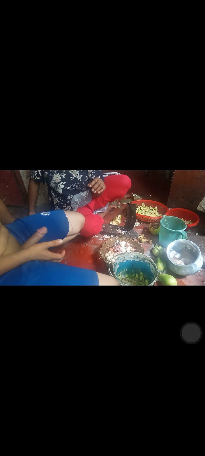 Skakoi: Дезі вабі собджі ріжеться з бойфрендом