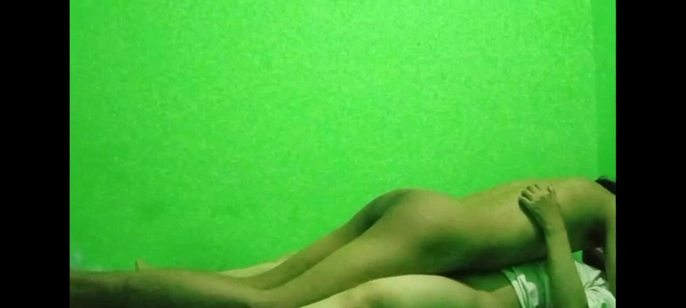 Famly sex: Indo tienermeisje stort seks en smal poesje in elkaar