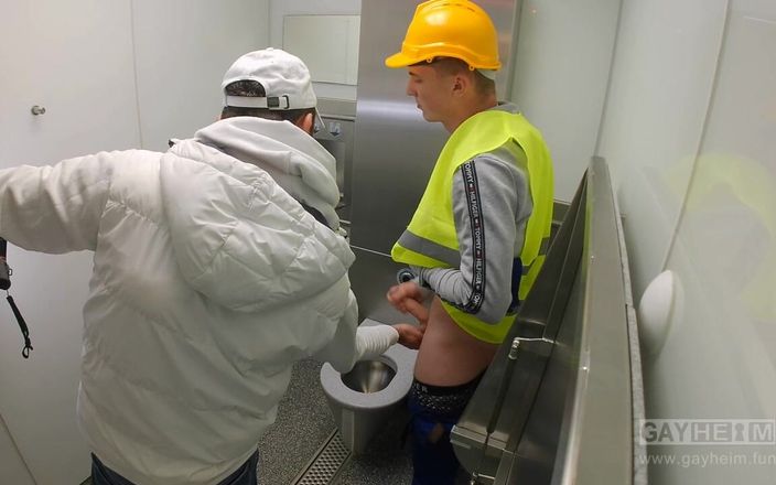 GAYheim: Rico Loko in der münchener toilette, gayheim deutsch