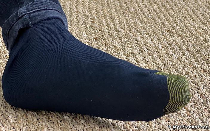 My friends feet: Atingindo o pico nas meias e pés de Byron