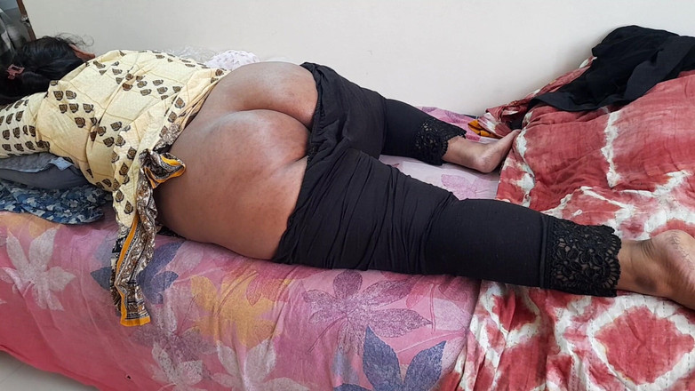 Aria Mia: Stepson Wakes up to Softcore of Pakistani Stepmom She Trick...