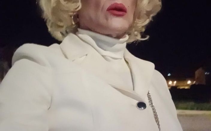 Tatiana Zorrita: Sám venku
