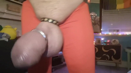 Monster_Meat_: Orientalne ruchy, walenie wypukły pokaz w czerwonej ciasnej bieliźnie