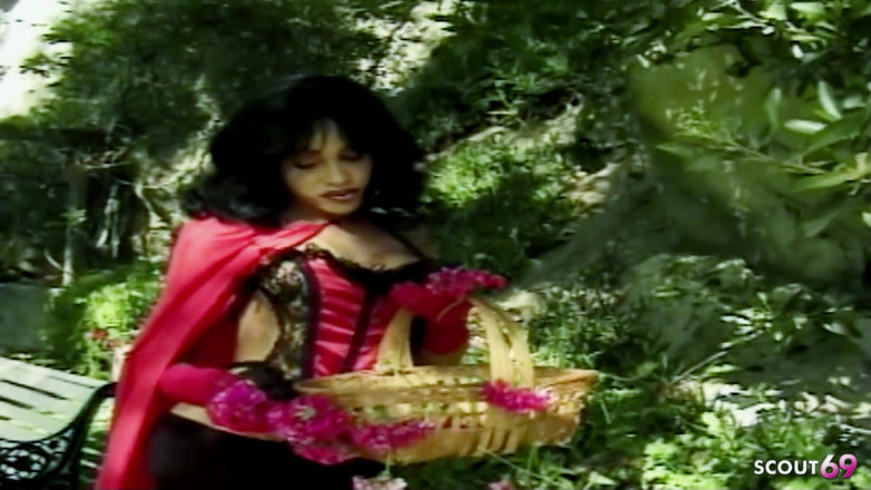 Shemale TS Collection: Büyük zenci yarağı ırklararası seks sırasında büyük memeli travestiyi sıkı göt...