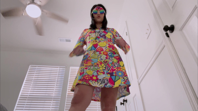 Kink in Time: Devyn's Groovy '60s Giantess Fantasy 4K POV Tiny Surrender Awaits!