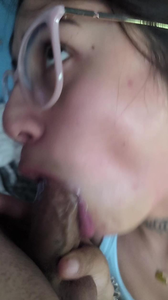 ProductiveCleat258: पड़ोसी मुझे चेहरे पर अपना दूध देता है