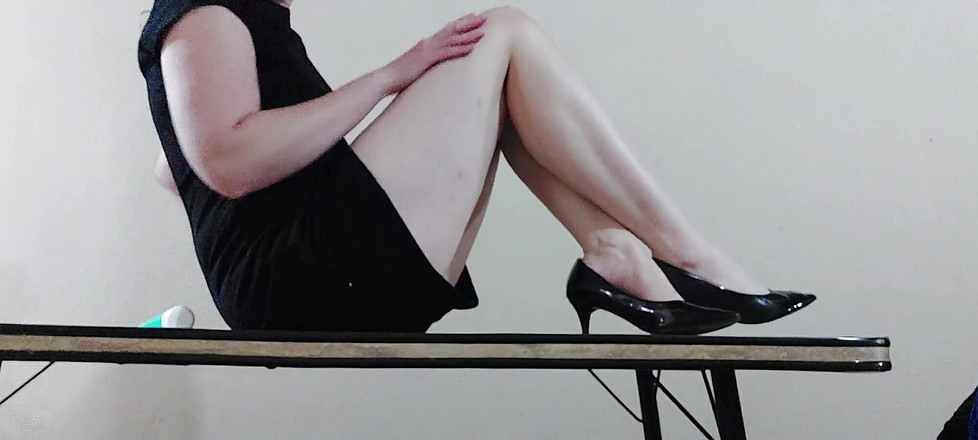 Flor_latina: 大屁股和紧致阴户的女孩在上班前用假阳具快速高潮