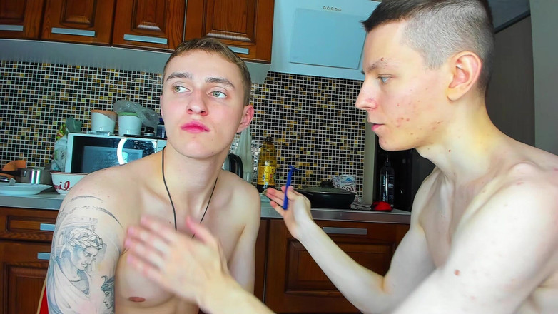 Morflot24: Oholím mu zadek a pak jeho obličej!