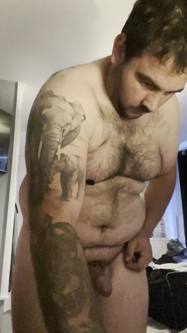 Shaun Cbt: Cazzo e palle diventano viola in bondage con pinze estreme...