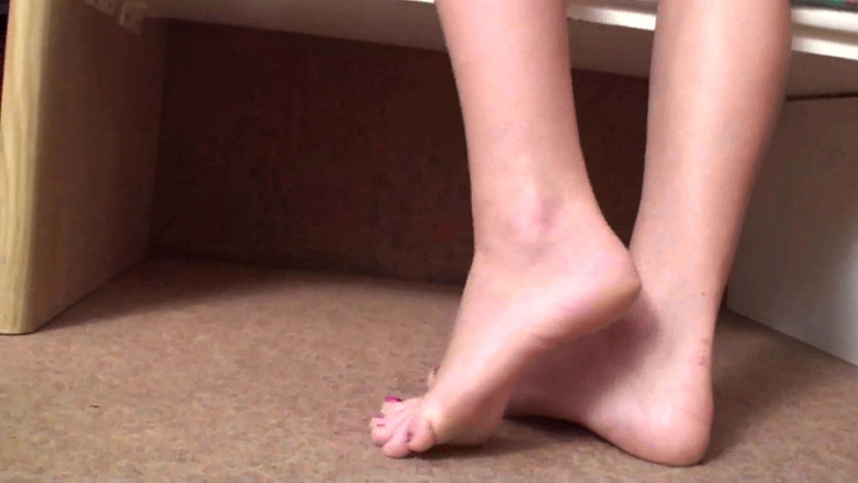 Foot Girls: 발에 따먹히는 빨간 란제리의 섹시한 십대