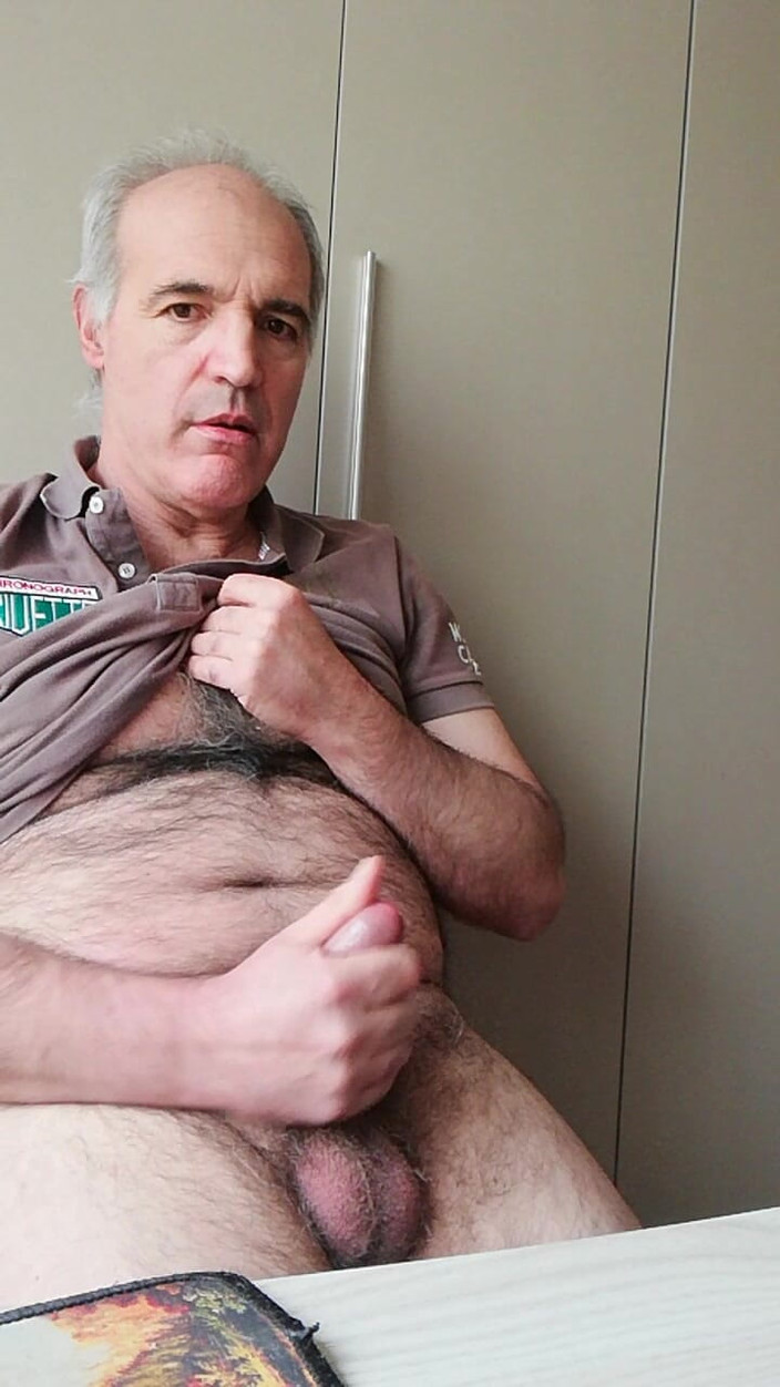 Setesesso7: Üç günlük aradan sonra yarağımı mastürbasyon yapıp zevkle boşalmam gerekiyor