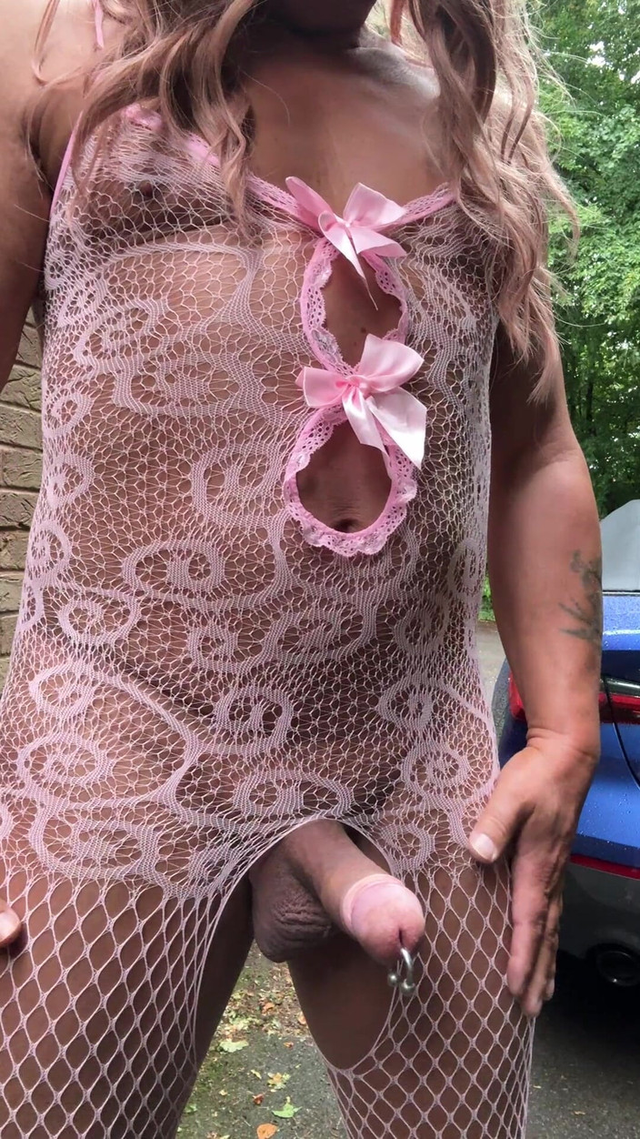 Kellycd2022: Sexy transvestiert kellycd2022 schnelles video am frühen morgen in rosa...