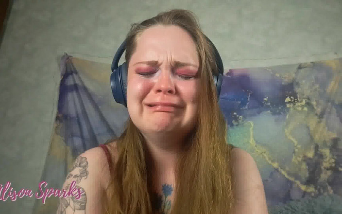 Alison Sparks: Очень уродливая и отчаянная рыдающая после долгого дня