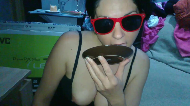 Toilet Mommy: Fantasi Lucah Makanan. Menelan mani