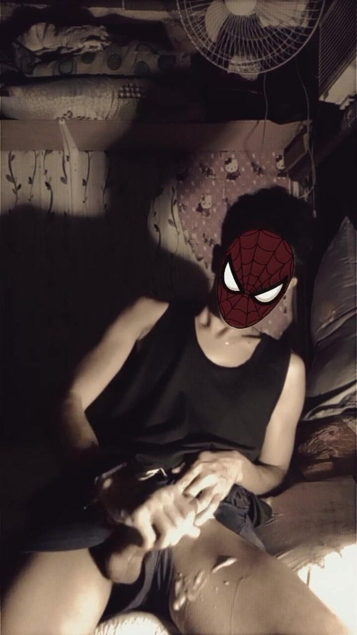 SunflowerBaby: 화장실에서 자위