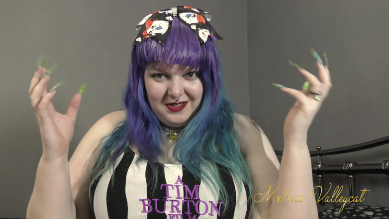 Mxtress Valleycat: Spooky nail worship