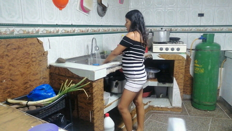 SAMANTA: 1 část šukám se svým nevlastním bratrem, dokud nedostaneme mléko a polykám...