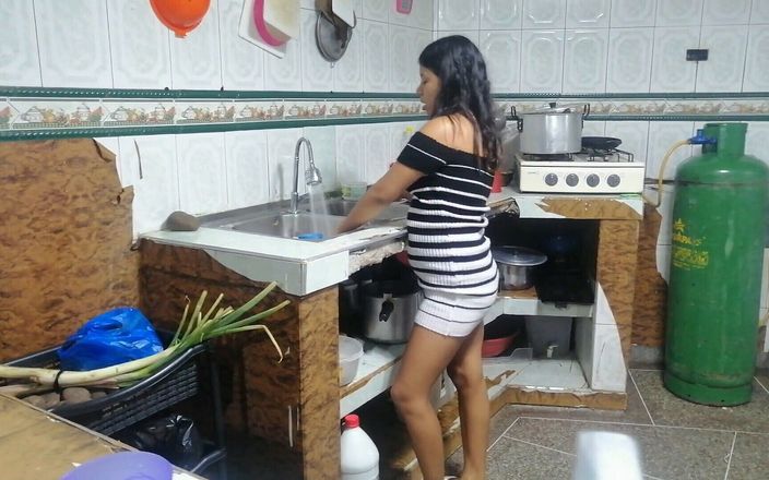 SAMANTA: 1 частина, я трахаюся зі своїм зведеним братом, поки не отримаю молоко і не проковтну його