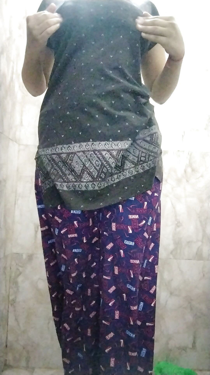 Riyathakur: 21살 십대 소녀 전시