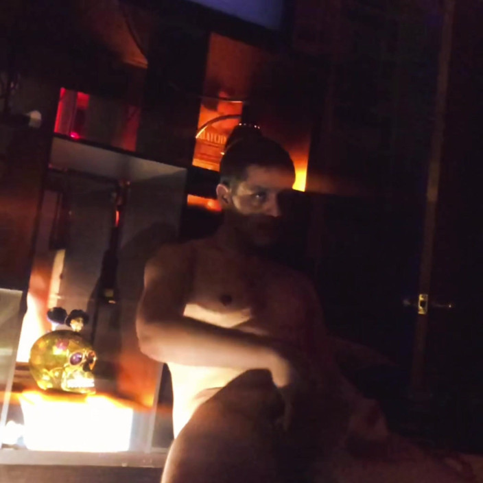 MisterFreak25: Misterfreak25 Jerks off in Front of His Roommates.