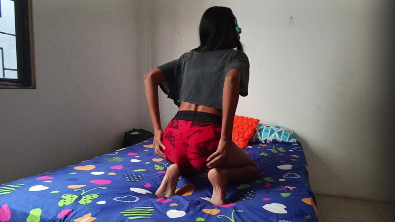 NEGRITA SEXY: Dünne, dunkelhaarige indische Frau erfreut sich, ihre natürlichen titten zu...