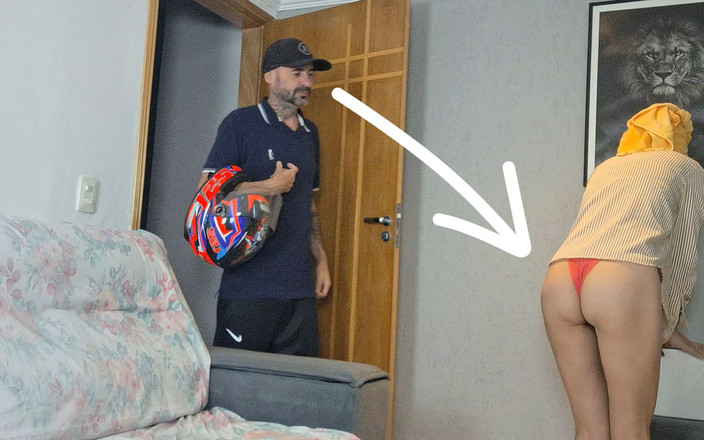 ksalnovinhos: 卡萨达接待了不穿内裤的 Ifood 送货员！