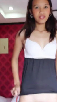 Tiny Pinay lets foreigner blow load into the little mouth