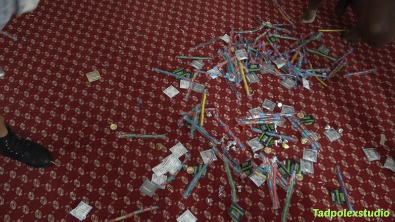 TadpolexStudio: Gangbang Maria Jade meraikan ulang tahun ke-50 Pendaratan Bulan