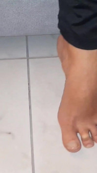 Amatör blond mogen fru fötter och kroppsdyrkan