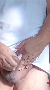 Zwaargeschapen extra dikke ongecensureerde dekhengst schiet grote 4k