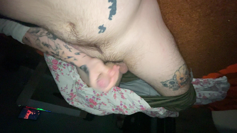 AlexRitchh: I am masturbation my cock