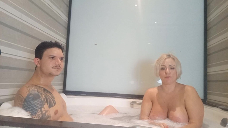 samuka ventura: Bathtub with inês Ventura