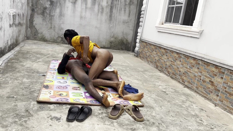 Baddestboyx: 我昨晚是如何在我的同性恋贝蒂地方遇到我的暗恋的