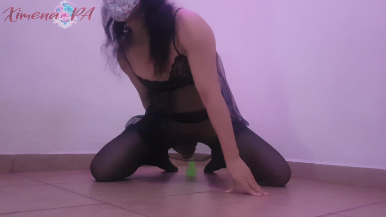 Ximena PA: Jag rider en glödande dildo i sexiga underkläder