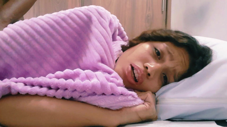 kafesexxx: Bagaimana dia bisa melakukan ini kepada saudara tirinya? Berbagi ranjang...