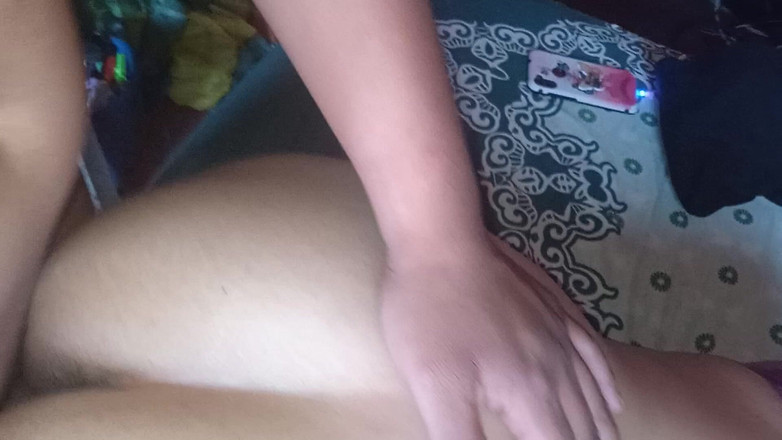 Eatrella j: Pergolakan mahasiswi dengan kain murahan