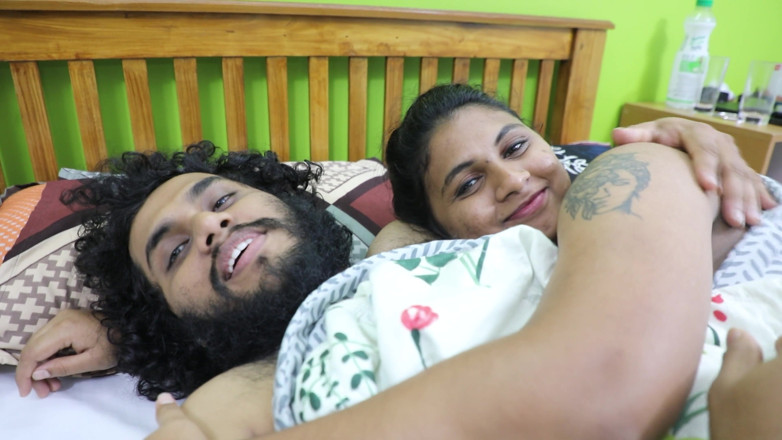 Vaigavarun45: สามีคัคโอลด์เย็ดเมียขณะที่เพื่อนถ่ายวิดีโอ