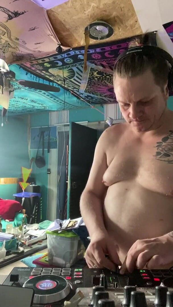 Sexy Amateur Studio: DJ sets and strips uncensored