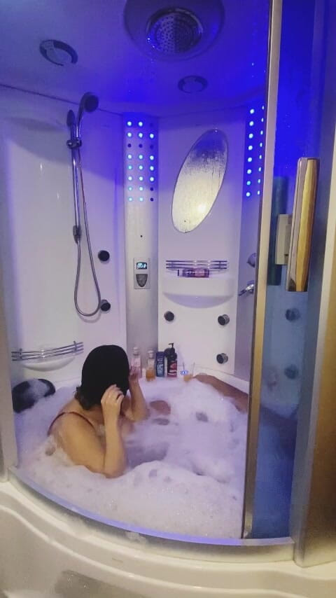 Six my and wife: Diversão árabe no chuveiro