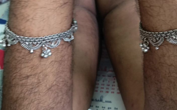 Pushpa studio: 已婚阿姨和她的同事在床上展示她可爱的阴户