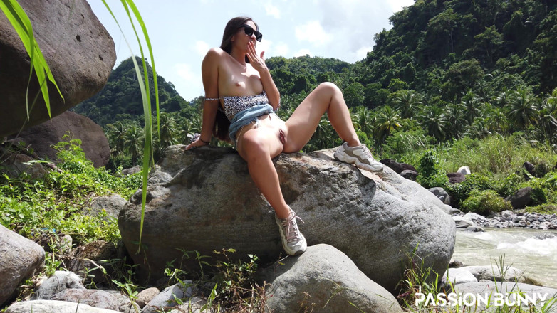 PassionBunny: Risky outdoor adventure with hot and cute model