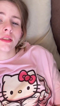 Uwu Phone-in-hand Bedtime Fantasy