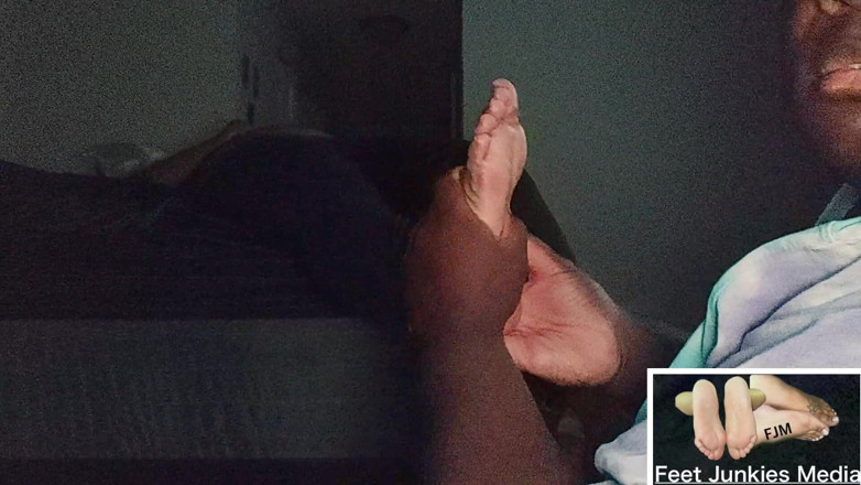 Foot Patrol: Carmel.milf.prettyfeet después del trabajo, pies sudorosos adoración y chupando el...